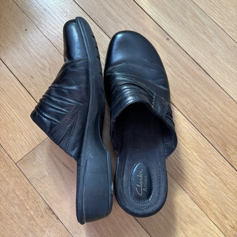 Clarks Black Slip On Leather Clogs - Size 10 Medium - Picture 5 of 11